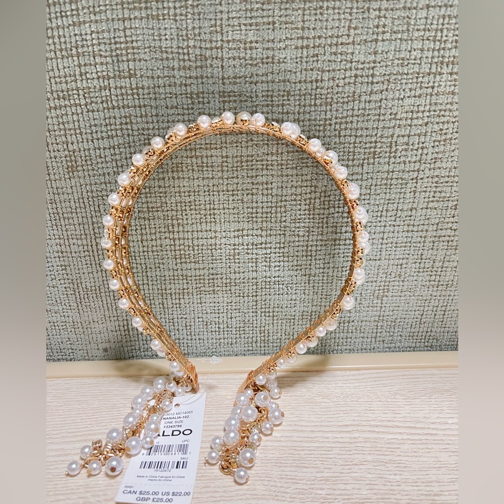 It headpiece for ALDO